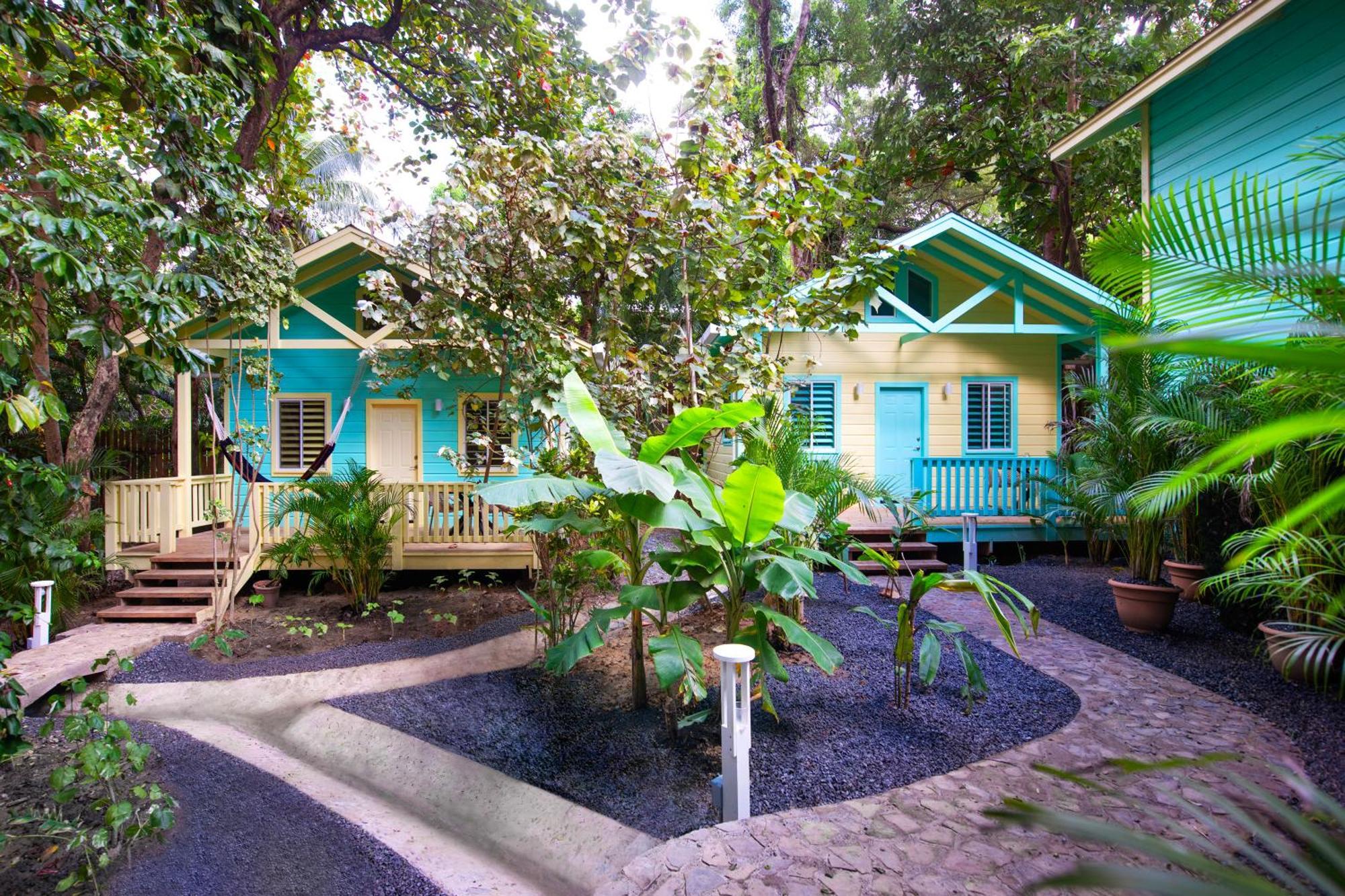 Puerta Azul Bed & Breakfast Sandy Bay Exterior photo